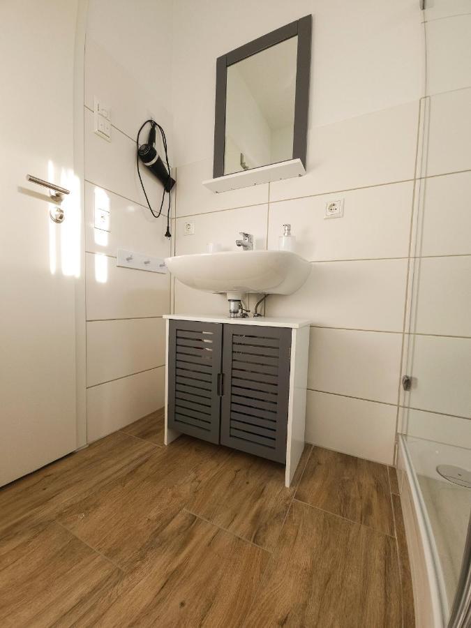 Schoene Ferienwohnung 78M2, 3 Schlafzimmer, 2 Baeder, Zentrumnah, 1Og Erfurt Exteriér fotografie